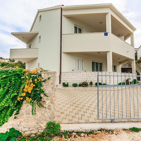 Apartments Rogulj 로고즈니차 외부 사진