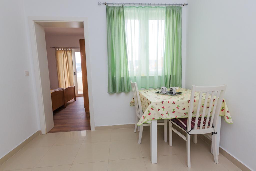 Apartments Rogulj 로고즈니차 객실 사진