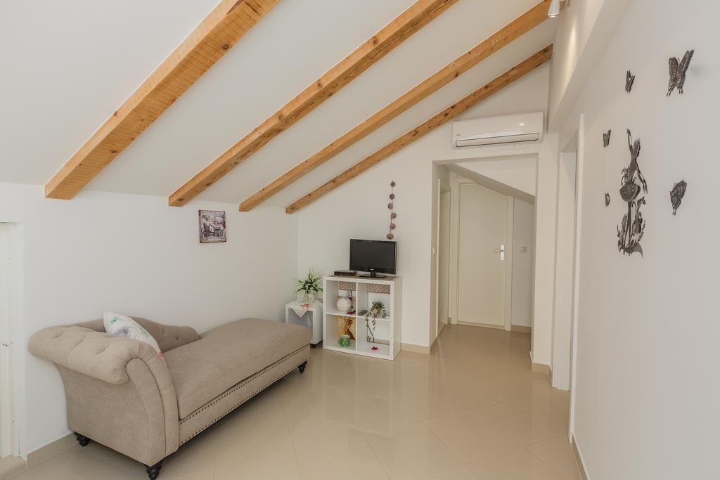 Apartments Rogulj 로고즈니차 객실 사진