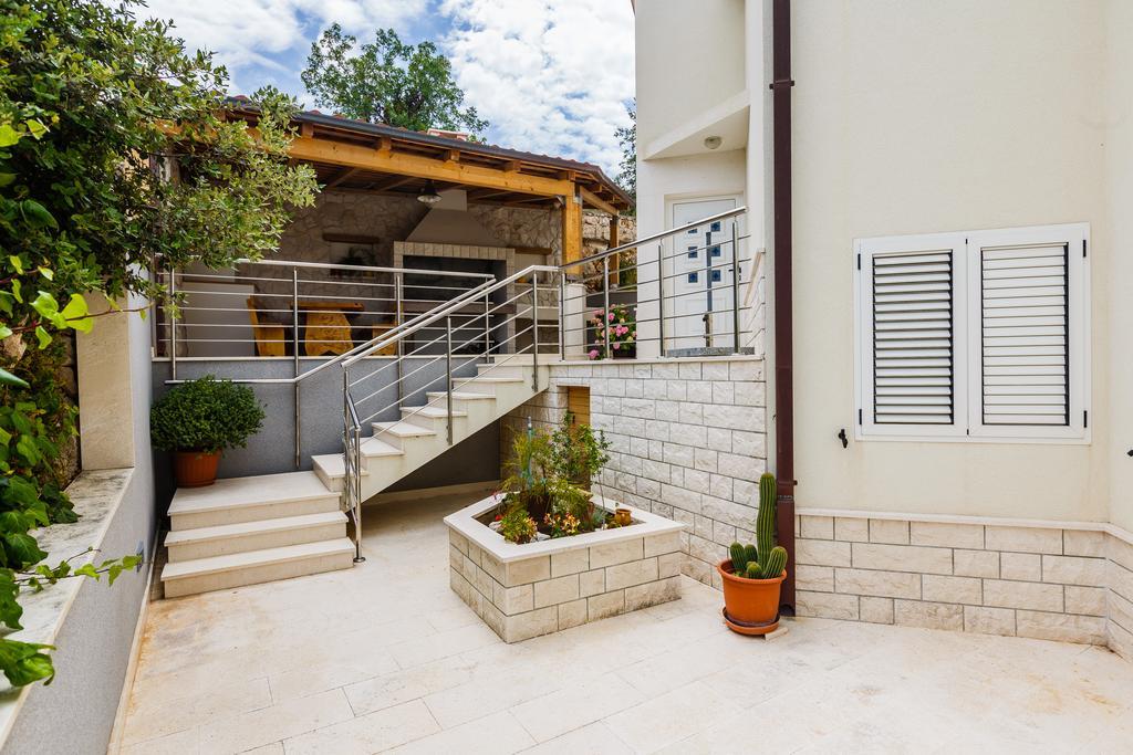Apartments Rogulj 로고즈니차 외부 사진