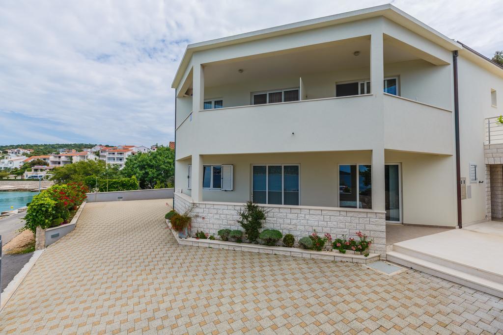 Apartments Rogulj 로고즈니차 외부 사진