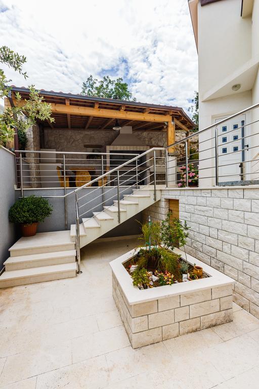 Apartments Rogulj 로고즈니차 외부 사진