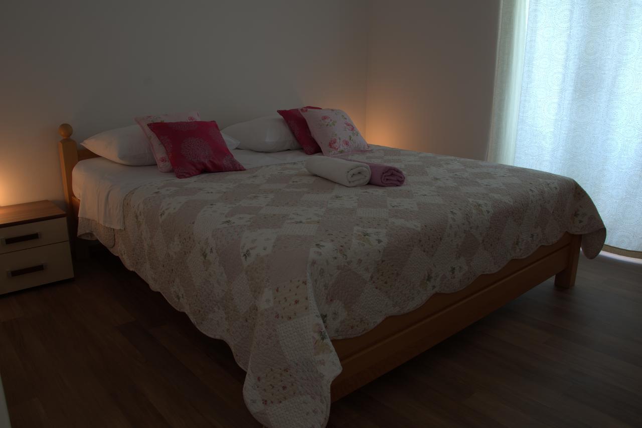 Apartments Rogulj 로고즈니차 외부 사진